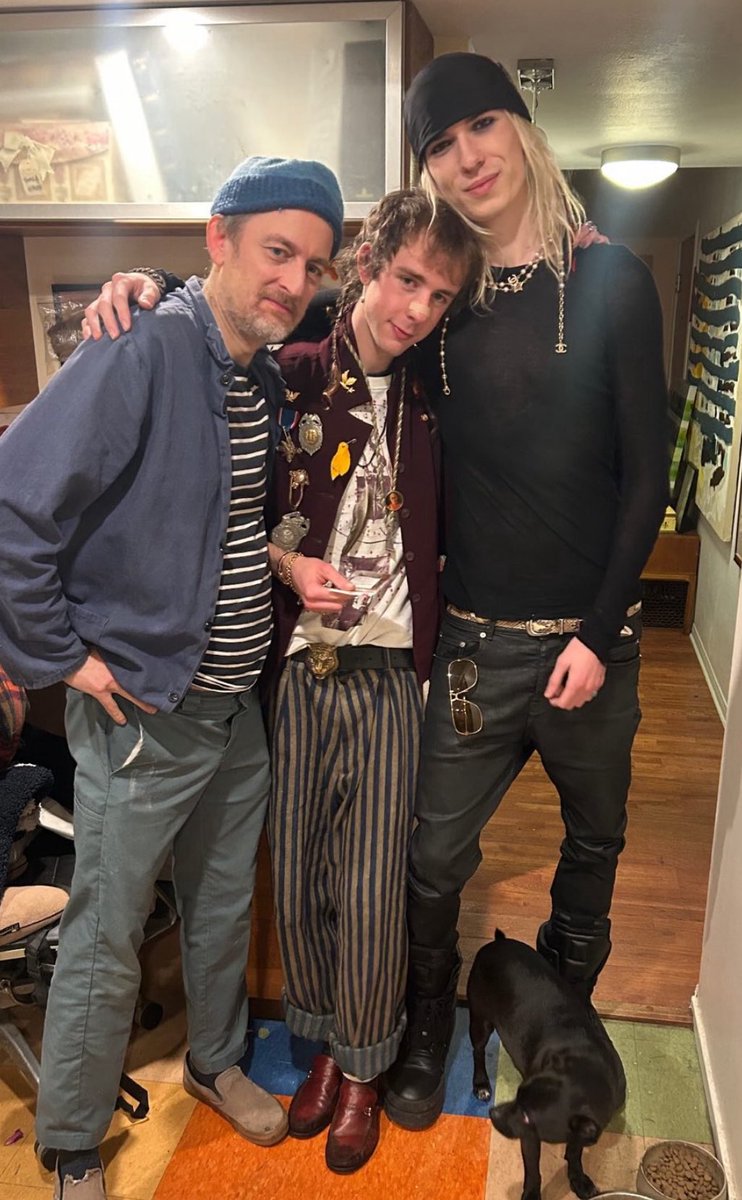 daily2hollis's tweet photo. 2hollis with finn sigil at his birthday celebration 🖤 https://t.co/0ZlSQb6tEg