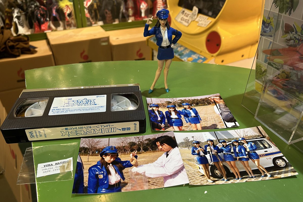 元旦◎ミクロ館】レッズ 出動!ミニスカポリス ビデオフィギュア ベスト