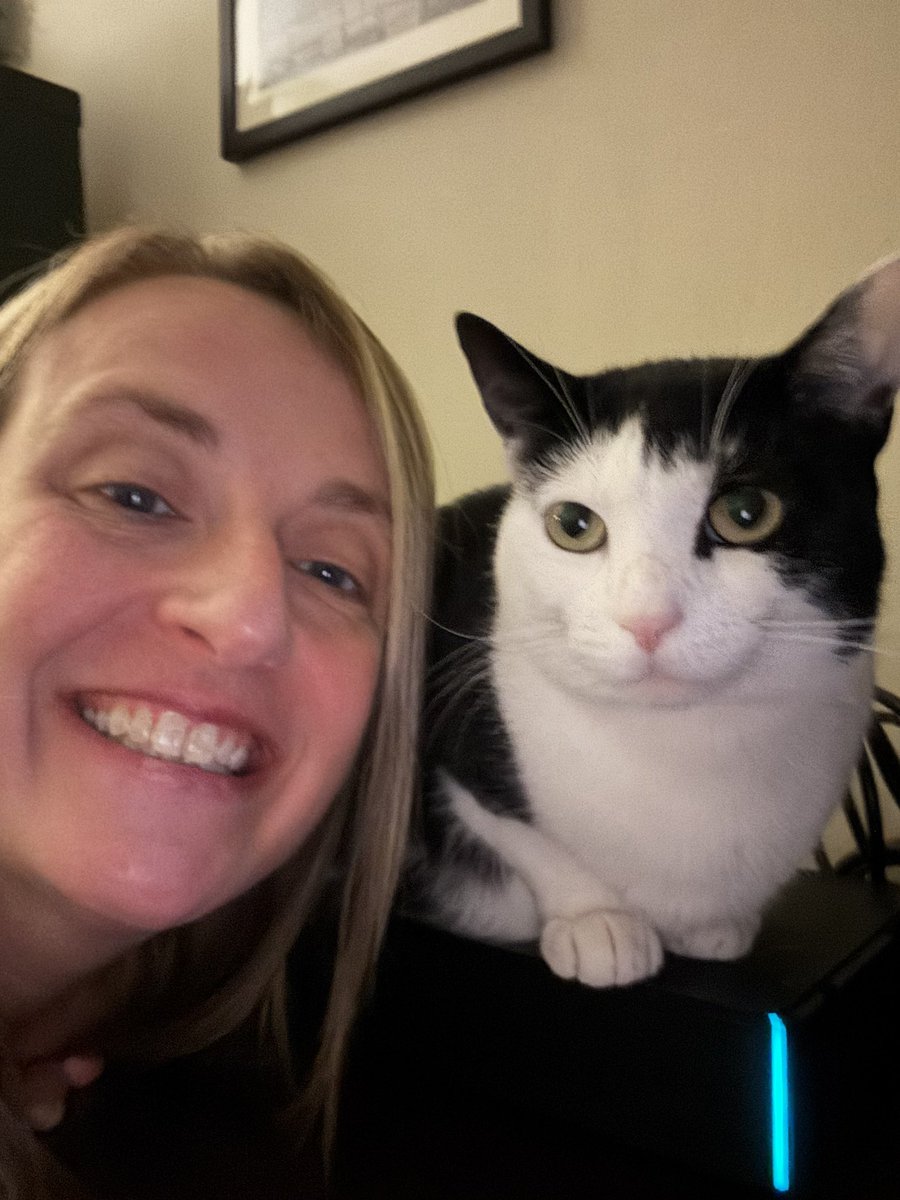 LindstheReader's tweet image. Happy New Year from Vilma and I!!