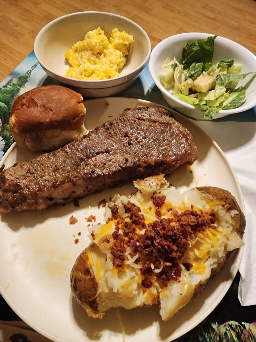 SfromMr's tweet image. Chef Boyar-B is responsible for our New Year's Eve dinner. Steak seasoned and cooked to perfection (still mooing!), baked potato fluffy, CHEESY broccoli rice casserole, Caesar salad, and rolls ... food coma may take over before midnight!