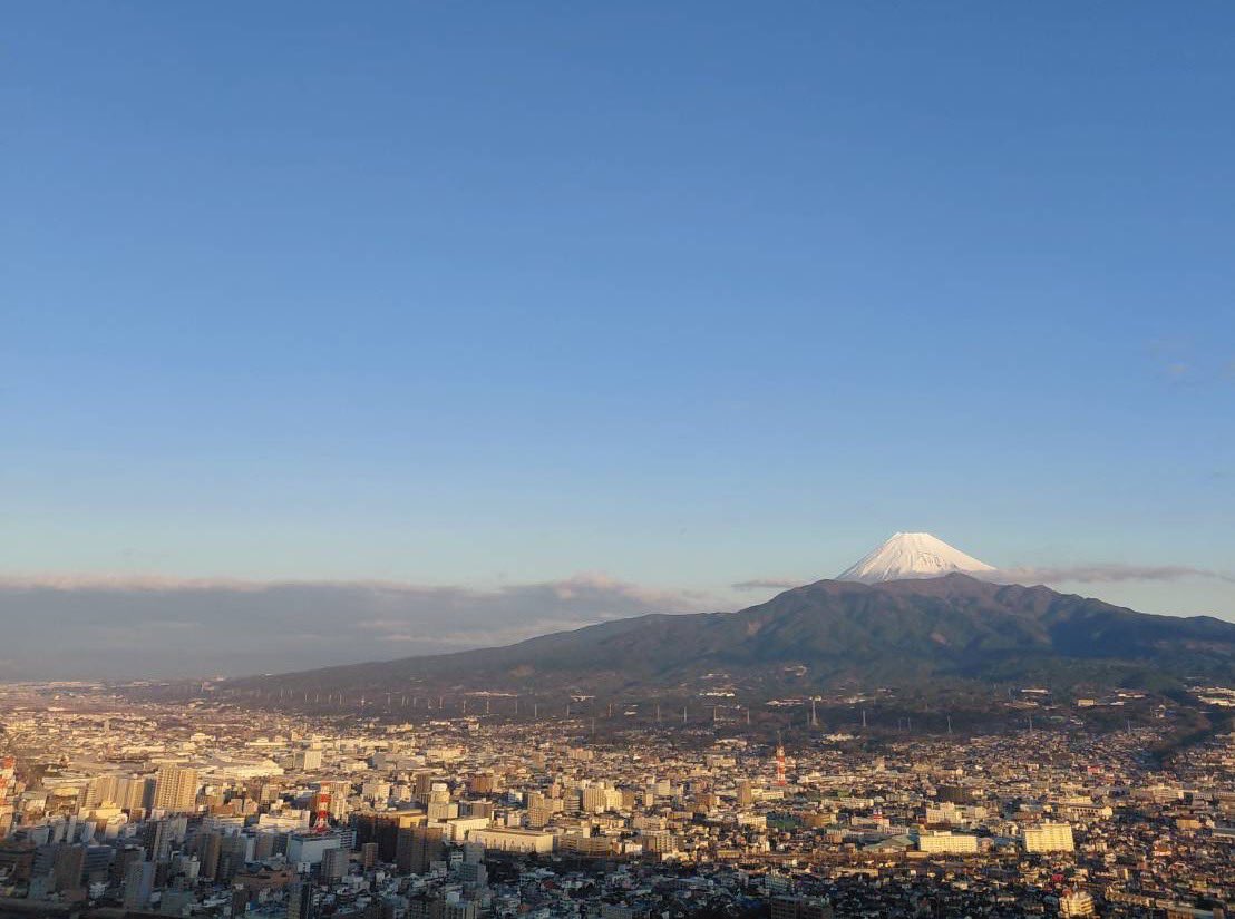 【新年のご挨拶】

謹んで新春のご祝詞を申し上げます。
昨年は一層のご厚情にあずかり心より御礼申し上げます。
築き上げられてきた58年の歴史を胸に、団員一同59年目の更なる飛躍を目指していきます。
本年も皆様のご健康とご多幸をお祈り申し上げます。

団長　後藤心奈