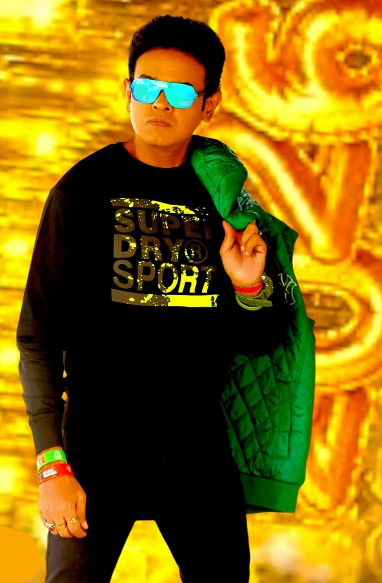 bobbytheactor's tweet image. Wishing you and your family a happier, healthier and more peaceful new year ahead❤🙏.