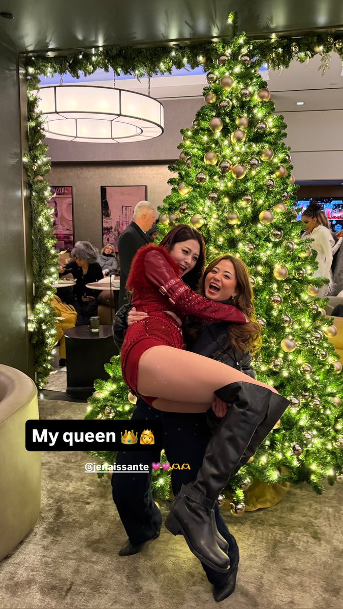 FIMBASE's tweet image. Yunjin on Rachel's latest instagram update after performing on the Dick Clark's New Year Rockin' Eve

#HUHYUNJIN #허윤진
#LE_SSERAFIM #르세라핌