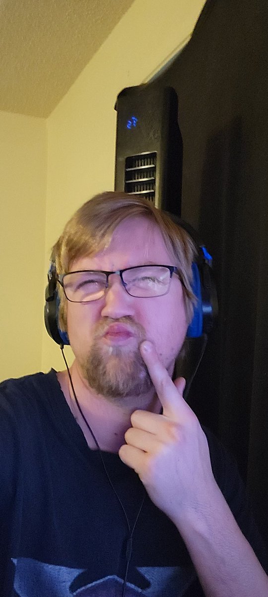 TheSolContinuum's tweet image. Look at this smol stremmer starting his year end stream!! Come vibe out and have fun at Twitch.tv/solnovah