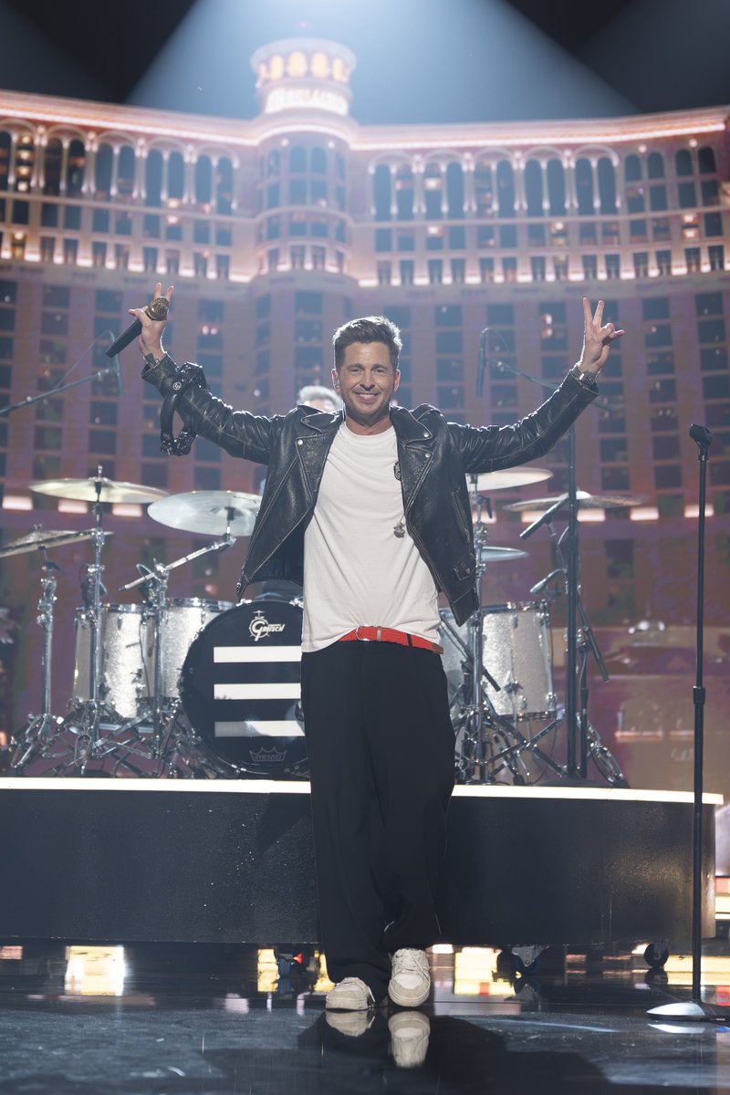 ABCNetwork's tweet photo. This evening has just begun to rock 🤘 Stay tuned as more of your favorite artists set the soundtrack of your New Year's #RockinEve! https://t.co/5zMX2m9HhU