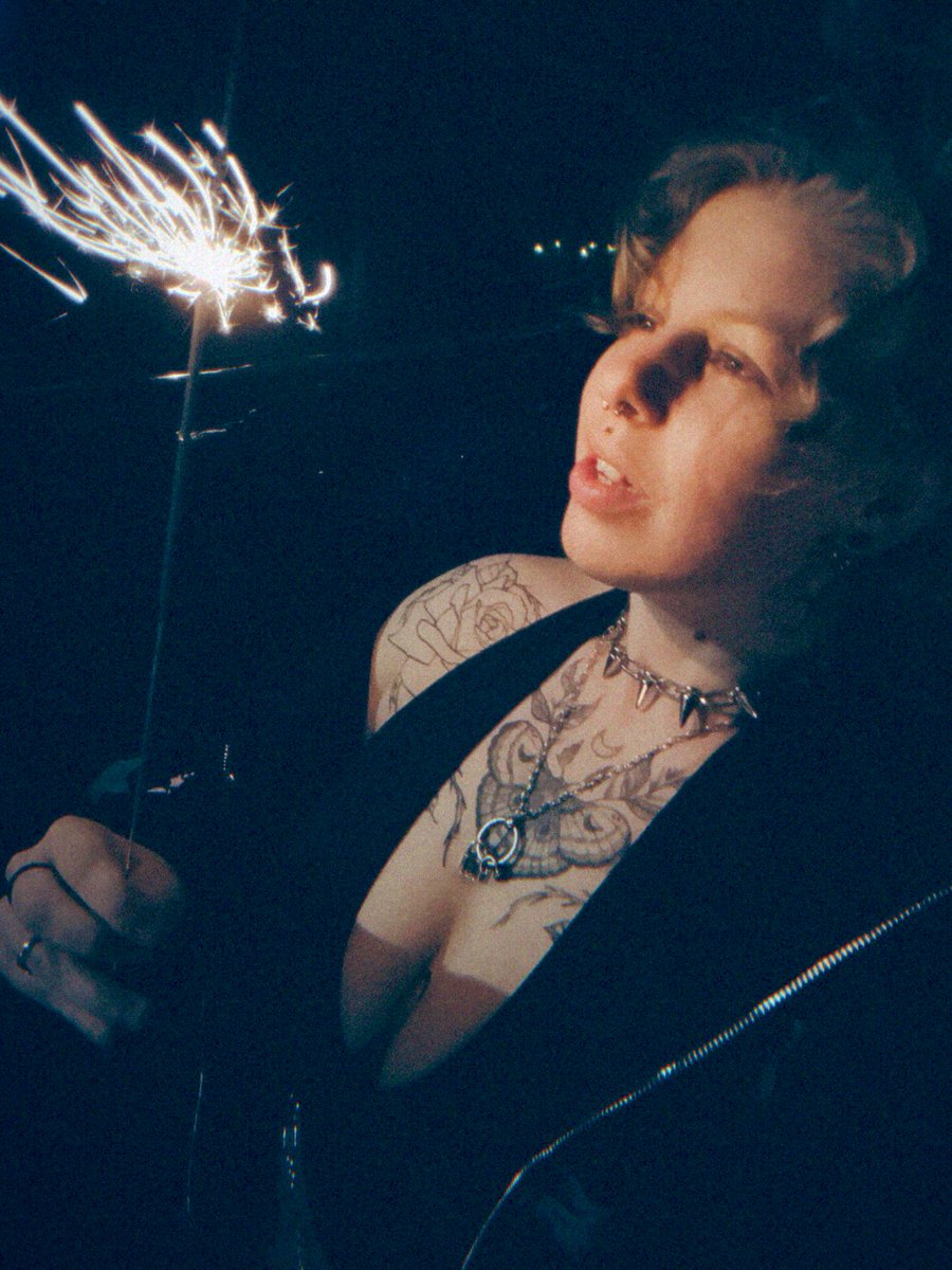 Azmaedeus's tweet image. ✨Happy New Year ✨

Wishing you all a peaceful start to 2026 ✨