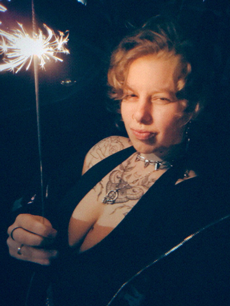 Azmaedeus's tweet image. ✨Happy New Year ✨

Wishing you all a peaceful start to 2026 ✨