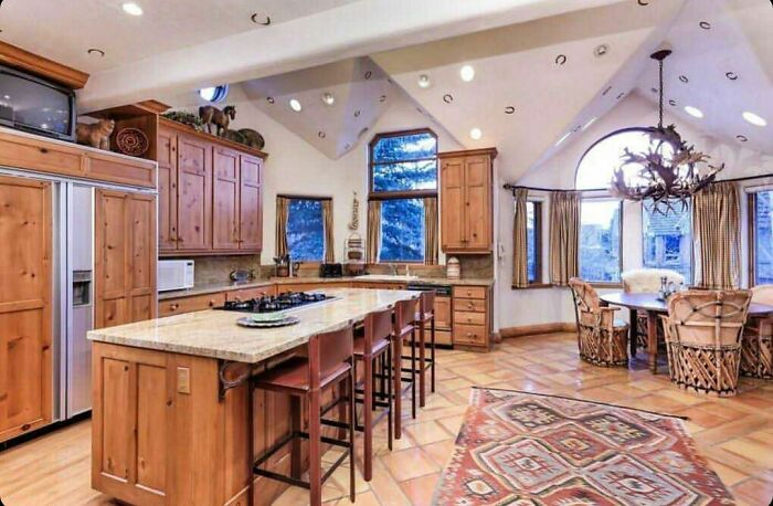 15zanaz's tweet image. They do love their horse shoes in that house.
Most people just have one, somewhere less obvious but these people are dedicated to showcasing them.
#homedesign
#interiordesign
#interiors
#interiordecor