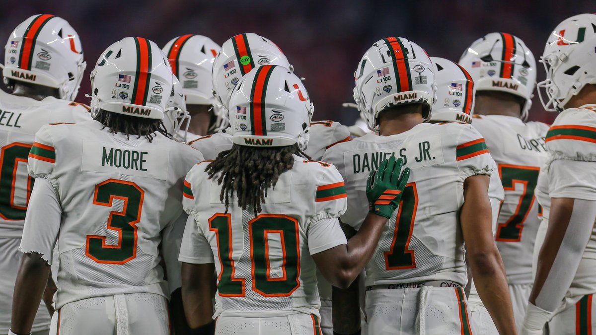 wisejohnp's tweet image. A few first-half looks @wsyx6