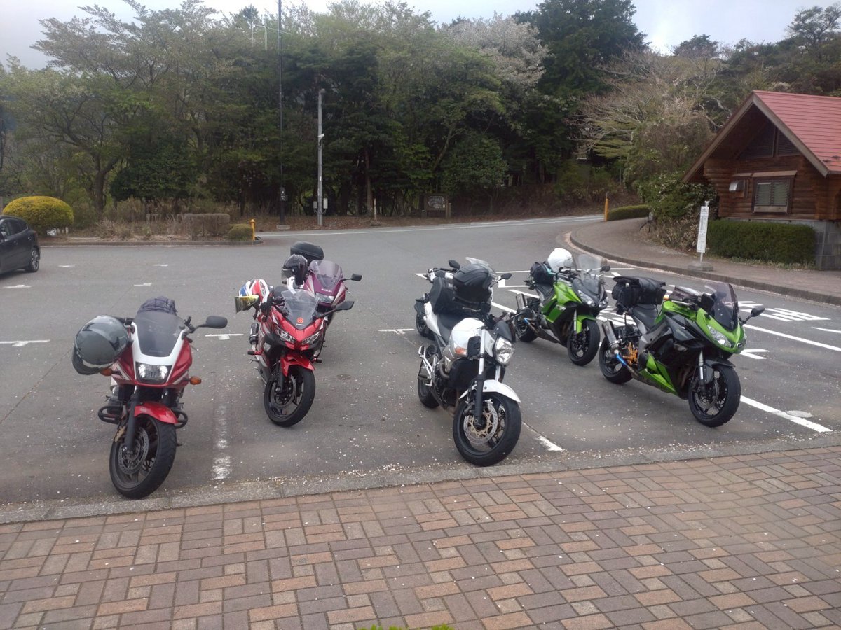 昨年は自身もスープラもRF達も不具合なく過ごせました。
36歳本人
32歳スープラ
30歳RF900
26歳RF400
今年もよろしくお願いします。