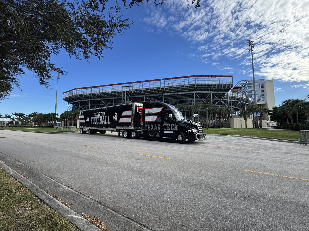 CaudleJonathan's tweet photo. So cool seeing the Texas Tech equipment truck at my work home in Boca Raton! Can’t wait for the Orange Bowl tomorrow! https://t.co/3J6PqLYXIf
