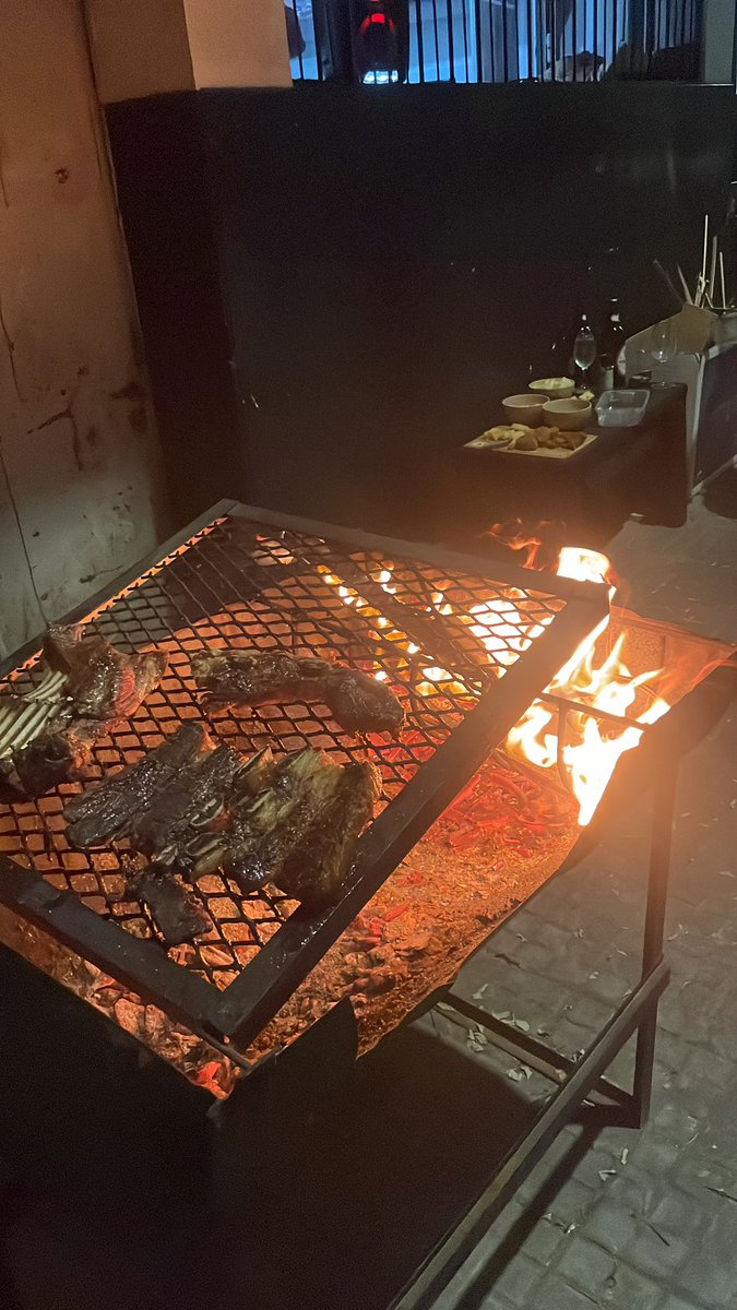 ElCloker's tweet photo. @itsmariaclau @TelemundoUY Acá por José L. Terra y somos uruguayos por las dudas. Feliz año querida, salí del barrio privado un poco https://t.co/revPbj6kPo