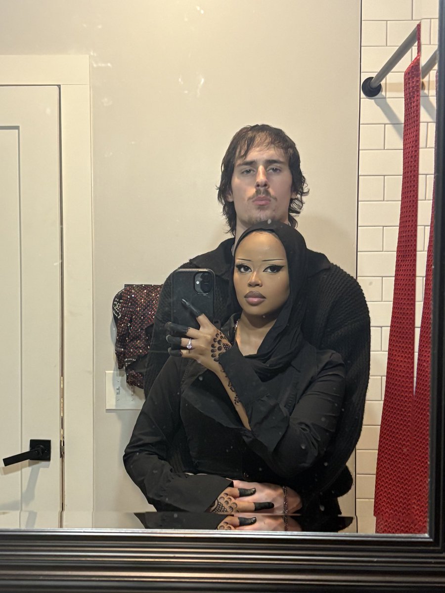 layloqasim's tweet image. Forgot to tell Twitter I got married lol