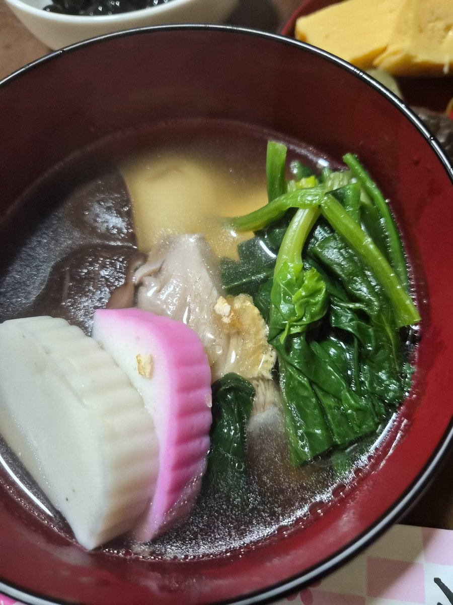 元旦のお雑煮は、ブリ。
ちゃんと2日前にしっかり塩を，ふったので、臭みもなく美味しくできた。