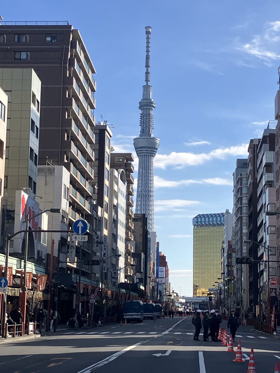 何年同じ構図でしょう笑
令和八年正月元旦🎍
御慶‼️
本年もよろしくお願い申し上げます🙇
浅草東洋館
元旦10:50  2日休み　3日4日10:10  5日10:50
出演予定です！