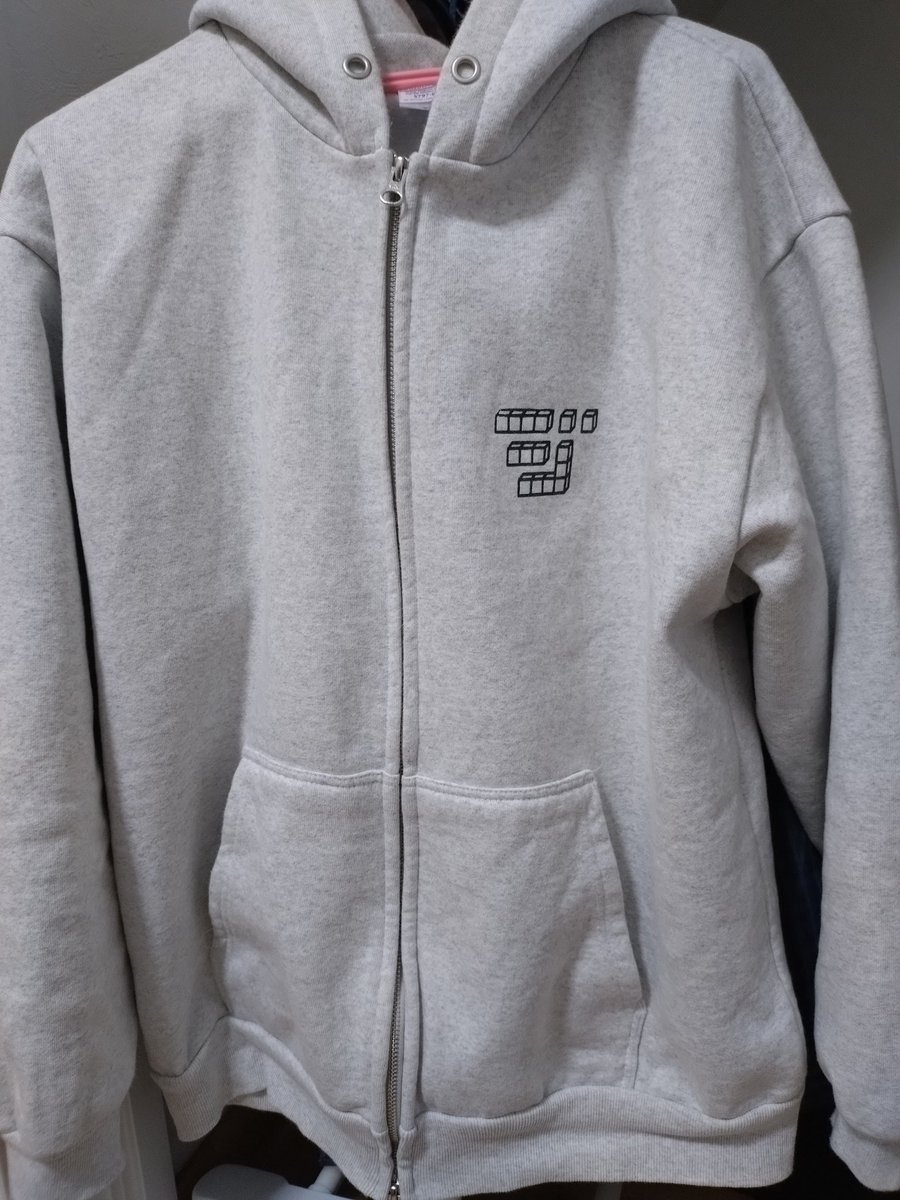 太陽地所のCMでシソンヌのじろうさんがジェロニモのトートバッグを持ってるけど、このパーカーもとても良いから見て欲しい！
(ダイレクトマーケティング)