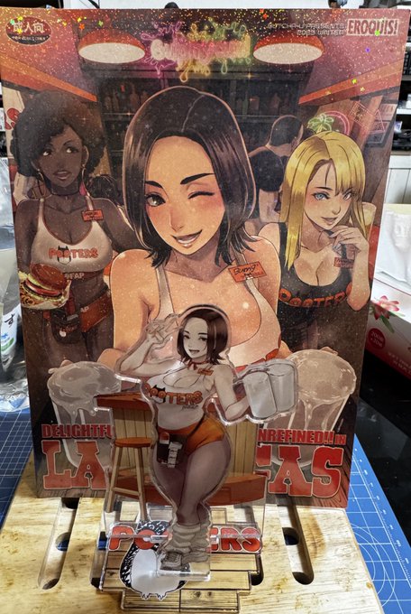 アクリルフィギュア、ジオラマ台座はもうちょい下に描いても良かったな。
ともあれしっかり自立するので良かった☺️
メロンブックスさんの黒制服バージョンはワイも欲しい…。 