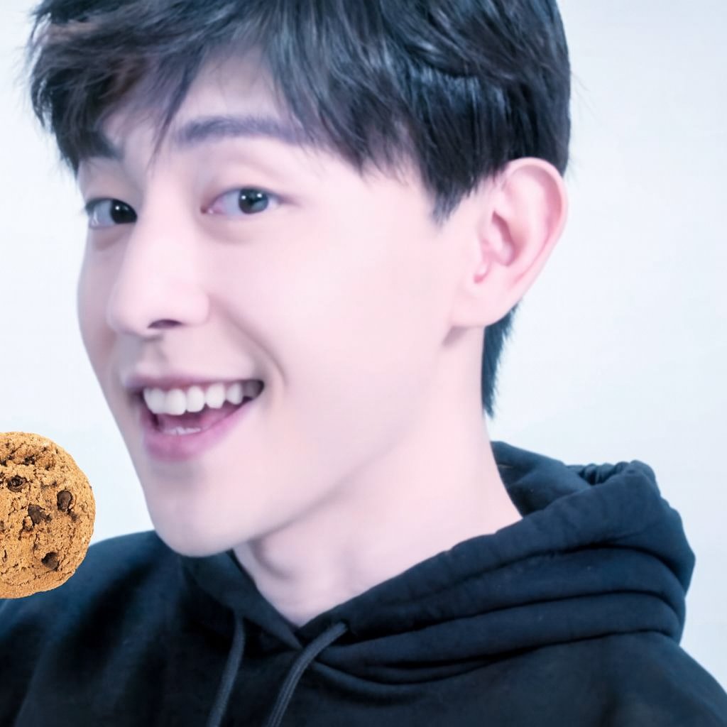 Recibir un nuevo año nos da la oportunidad de mejorar, de revisar lo hecho y hacer cosas mejores, espero que todos logren sus nueva metas y sea un feliz año nuevo
#DengLunShines2026 
Happy New Year  #邓伦 #鄧倫 #AllenDeng #ĐặngLuân