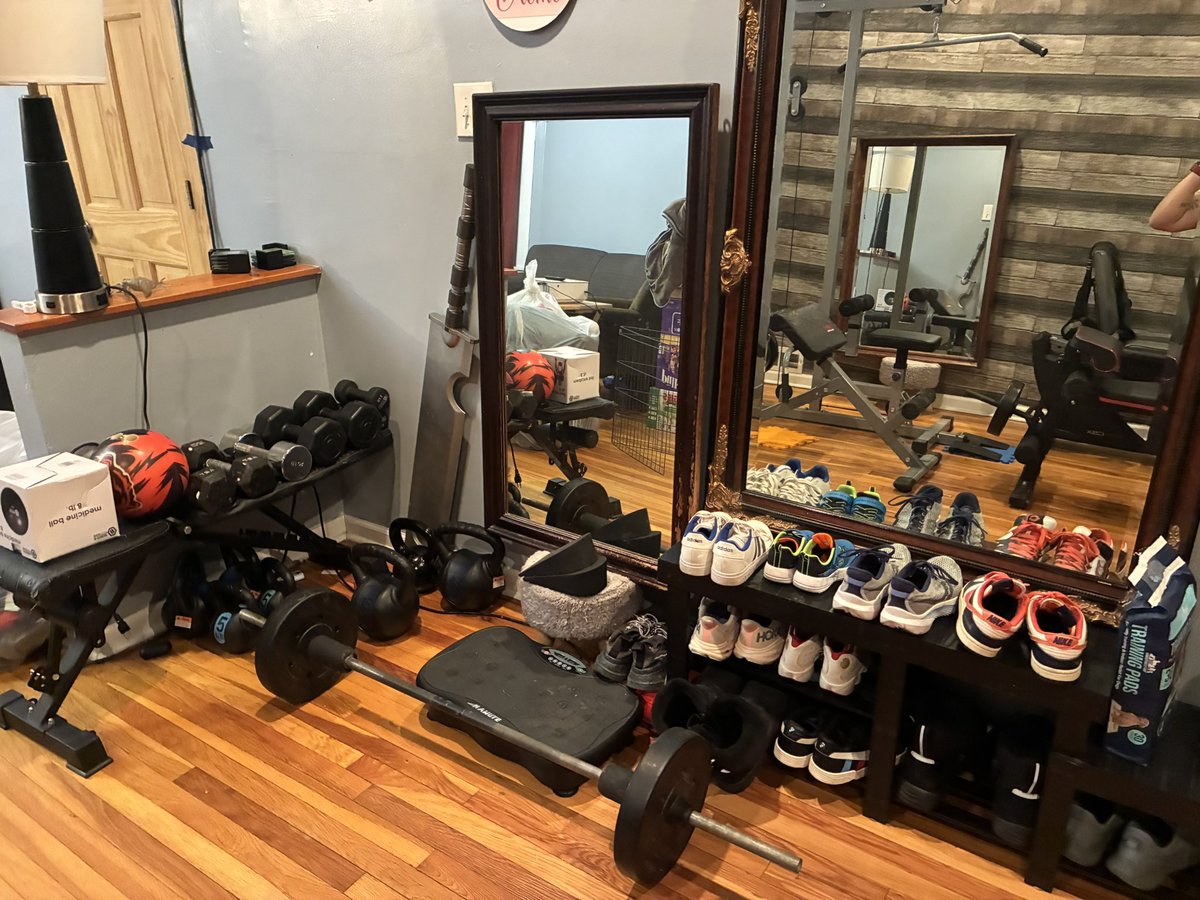 SueHappy3's tweet photo. My home gym all clean and ready.. for the next set of goals.
To teach them… work will be done.
#Healthiswealth
#HomeGym #Workisprogress https://t.co/mImMeMoTmm