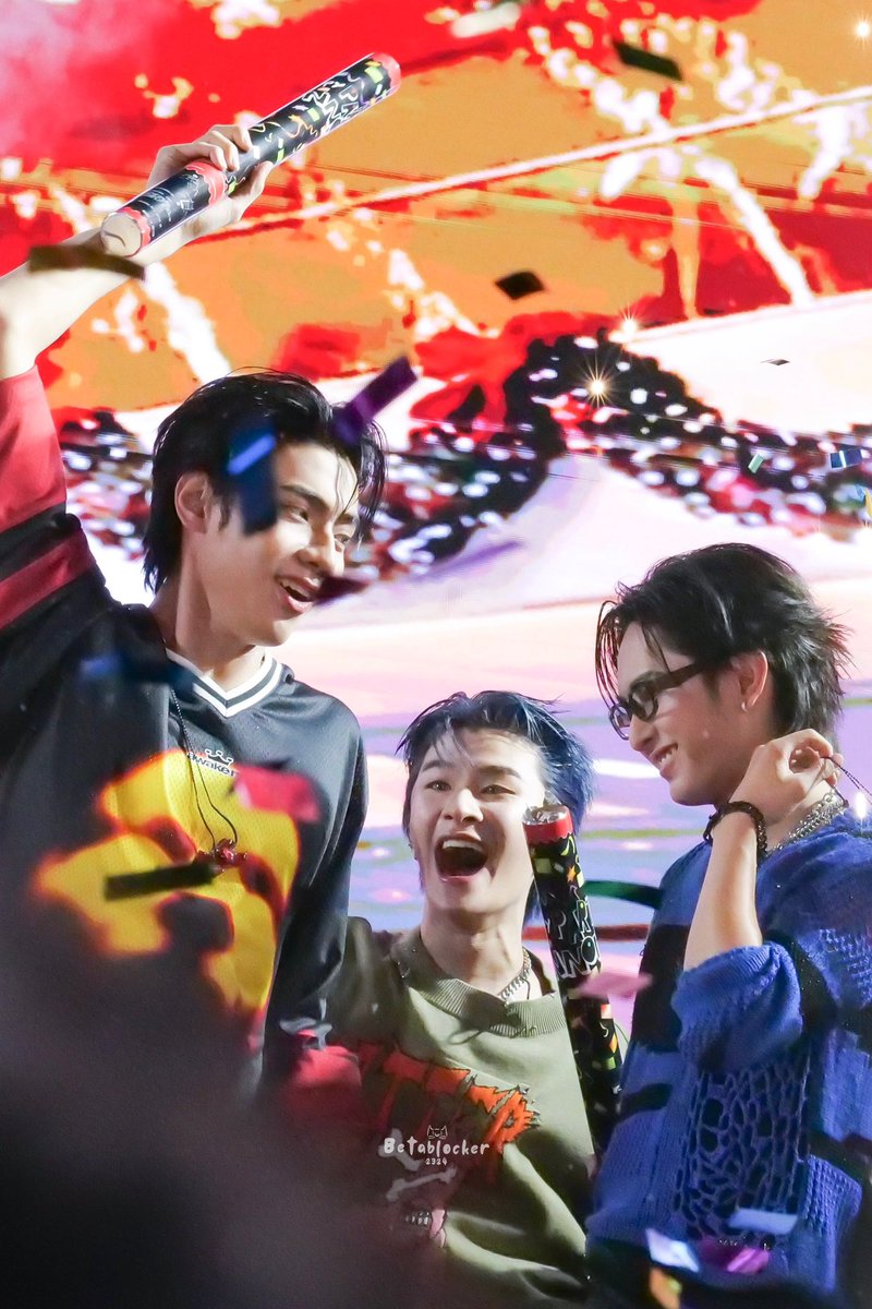 betablocker2324's tweet image. แอบมองแรกของปี 

#FutureParkXBUS 
#PEEMWASU #COPPERdechawat 
#BTBKxCU