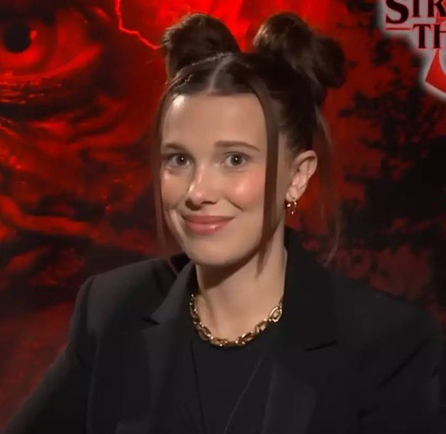 está comparación de reacciones nunca ha tenido más sentido, viendo el final de Once #StrangerThings5 #StrangerThings