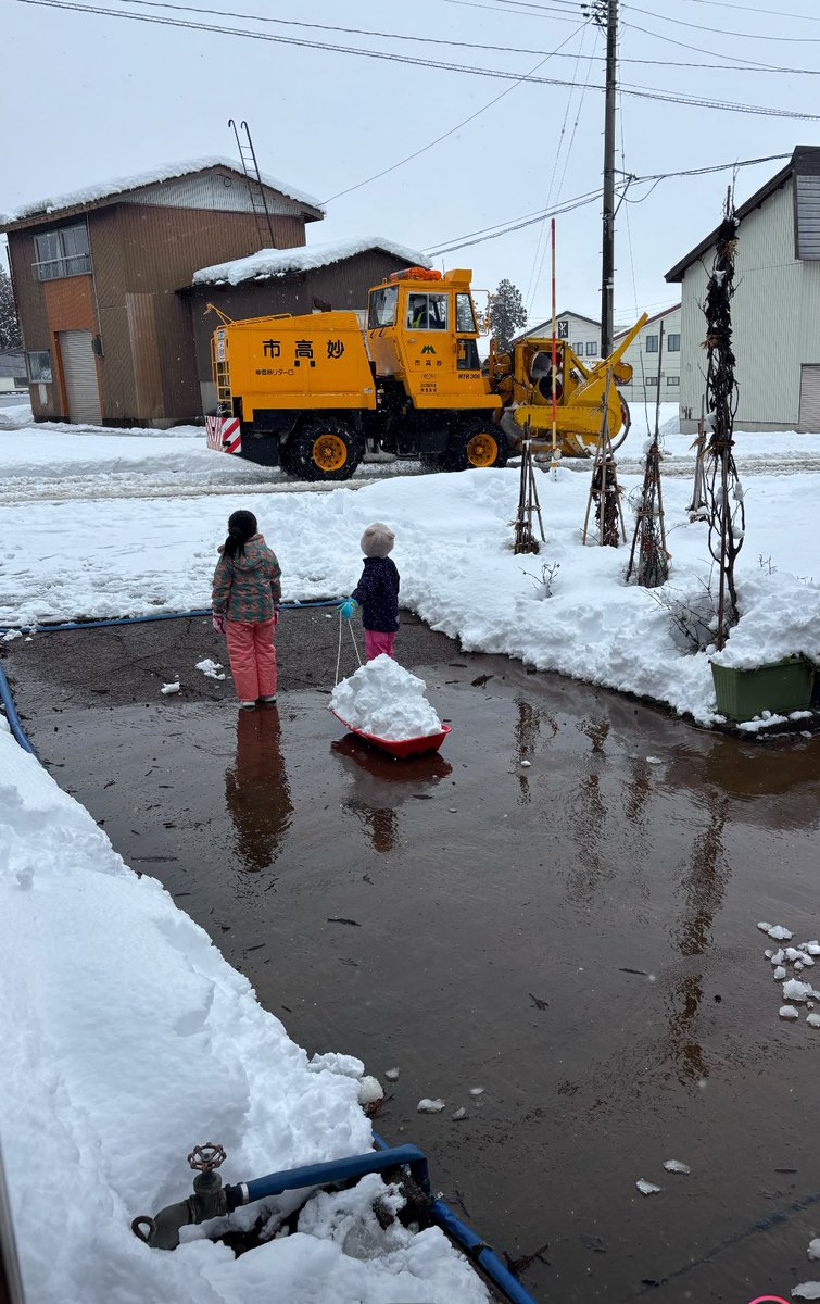 今年もよろしくお願いします⛄️✨
上越は雪が降っています❄️
新年は5日より営業いたします🎶
また皆様に会える事を楽しみにしております🤗
