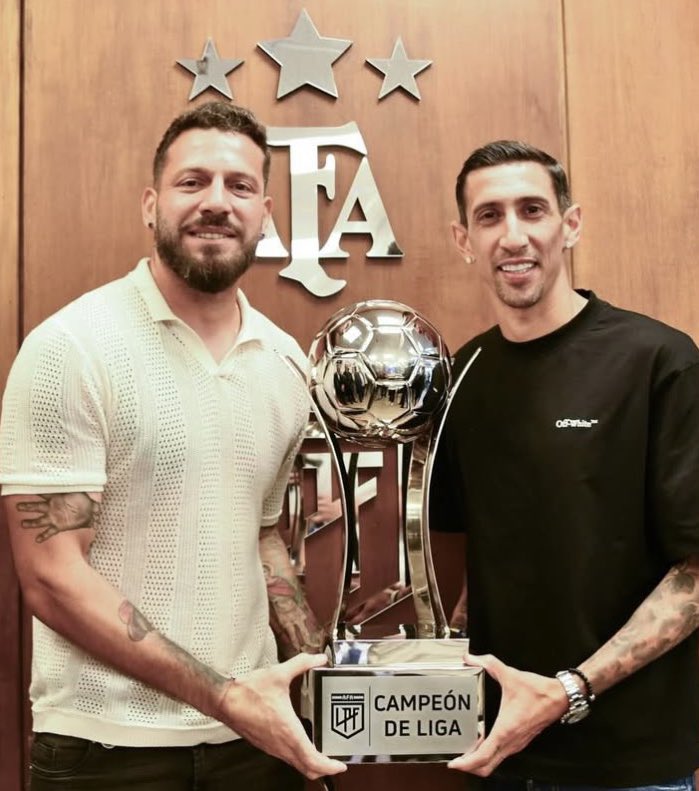 🇦🇷🏆 LAS RACHAS SIN SALIR CAMPEÓN DE LIGA QUE LOS CLUBES QUIEREN CORTAR EN 2026❗️

EDLP 0
Platense 1
Vélez 2
River 3
Boca 4
Racing 7
Lanús 10
San Lorenzo 12
Newells 13
Arsenal 15
Argentinos 16
Independiente 24
Rosario Central 39

👅 Torneos Escritorio:
Rosario Central 0