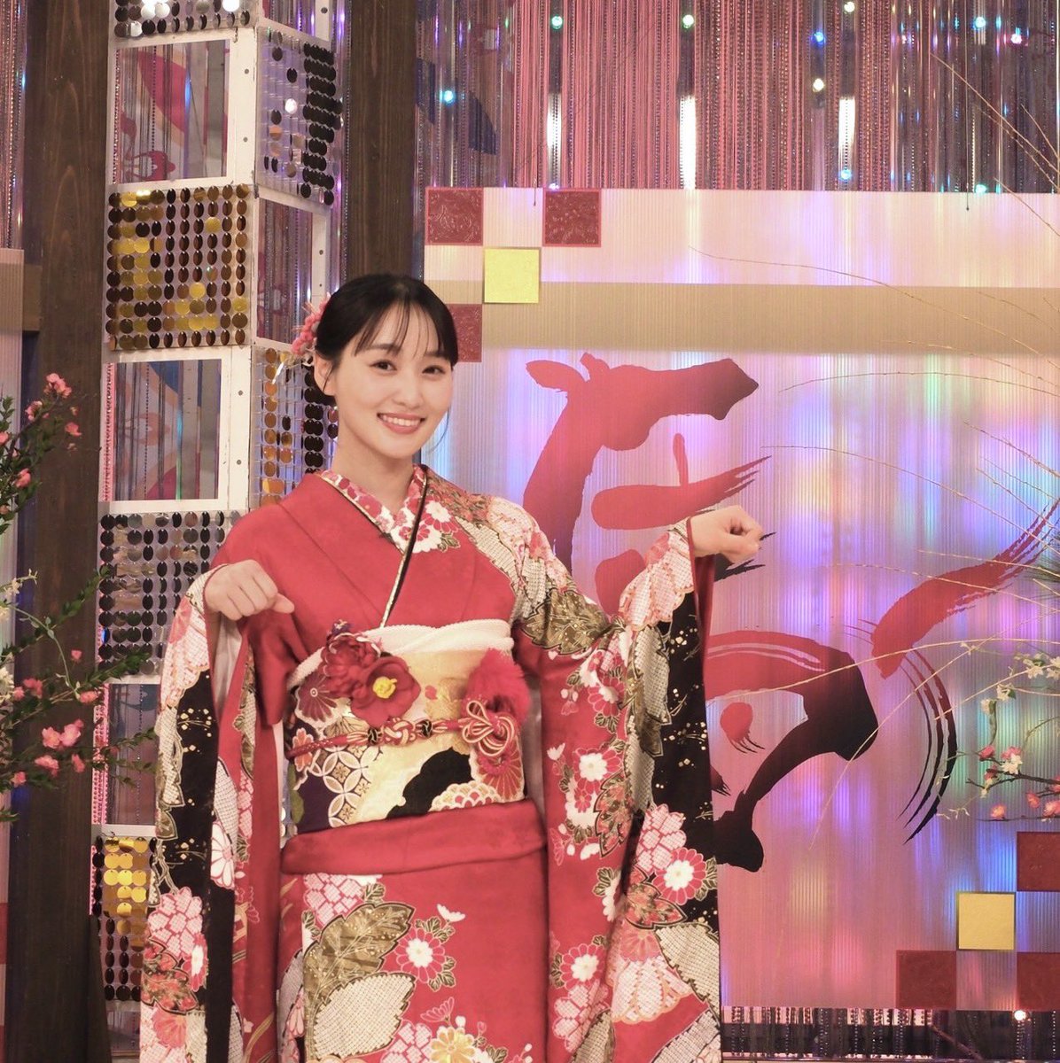 sugaiyuuka1129's tweet photo. 2026年
楽しみにしていた午年がやってきました🐴

旧年中はお世話になりどうもありがとうございました。

皆さまが何事もウマくいく1年になりますように
🐎🐎🐎🐎🐎🐎🐎🐎🐎

今年も100万馬力でがんばりき！

※写真は1/4放送のNHK『ダーウィンが来た！』のスタジオとロケ時のものです https://t.co/r8LQ1XPAls