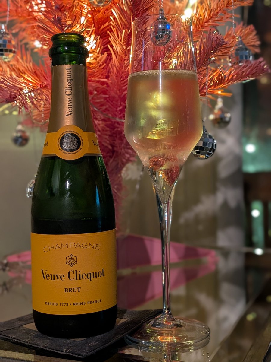 gregyvr1's tweet photo. #HappyNewYear2026 https://t.co/XN6s4AtGUo