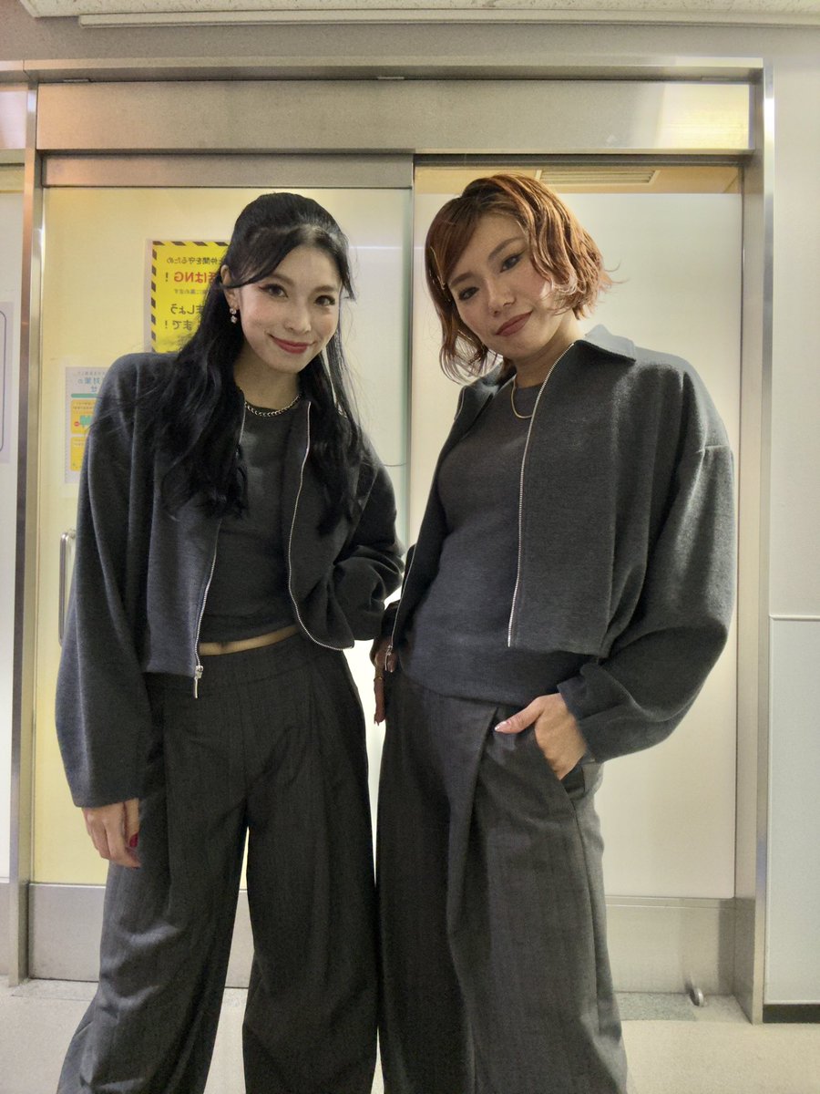 nana777nishino's tweet photo. あけましておめでとうございます🎍
年始はカウンドダウンTVから。

山下智久さんの"青春アミーゴ"でバックダンサーさせて頂きました！！

まさかこの振付を踊らせて頂ける日が来るなんて😭✨
ありがとうございました🙇‍♀️🔥

年数に驕ることなく今年も進化を✊
よろしくお願いします！

#Reikaちゃんと https://t.co/ohtPeYQWTF