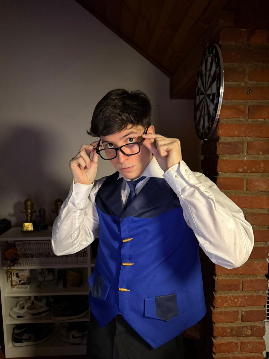 Fin del 2025.

Nunca voy a poder agradecerles lo suficiente por permitirme vivir de lo que más me gusta y soñaba tanto de chico. 

Gracias por acompañarme, por todo el apoyo y tanto cariño.

Les deseo un increíble 2026 a todos, los amo❤️