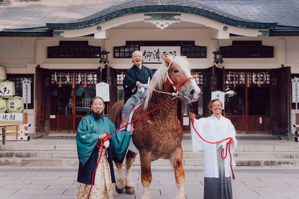 WANIMA_OFFICIAL's tweet image. 【謹賀新年】

🐴今年は午年🐴

馬といえば‥♪( ´θ｀)ノ

2026年のWANIMAをよろしくお願い申し上げます!!

2026年 元旦 WANIMA一同

#WANIMA