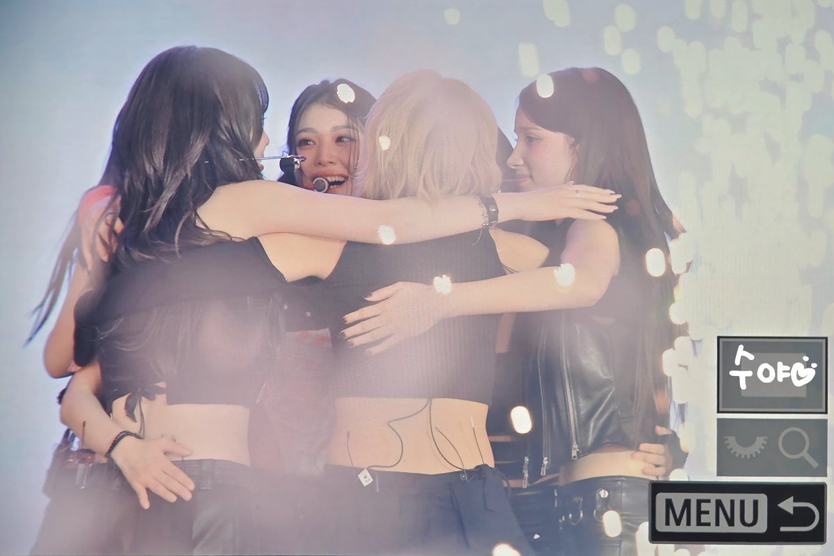 welcomed 2026 with the same girls i met in 2021. let's stay together forever, kep1er! 🥹🤍

tHESE PHOTOS ARE SO SPECIAL TO MEEEE OH MY GIRLS 😭❤️