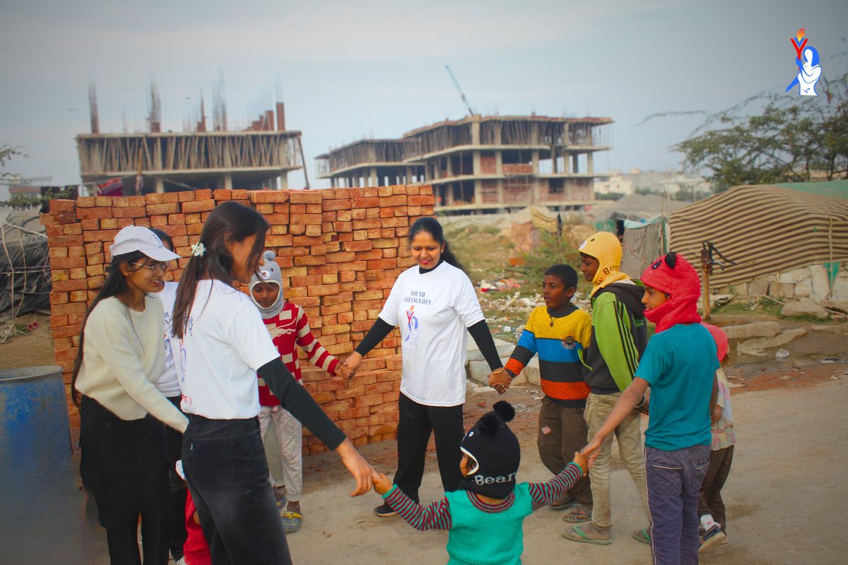 Yveerangnayen's tweet photo. As January brought chilling winds and silent struggles for many, Youth Veerangnayen stepped forward—not only with warmth, but with togetherness, making the New Year truly meaningful.
#NewYearCelebration #NewYear2026  #HappyNewYear2026 #NewYearsEve2026  
#YouthVeerangnayen https://t.co/V4cBGYhv5N