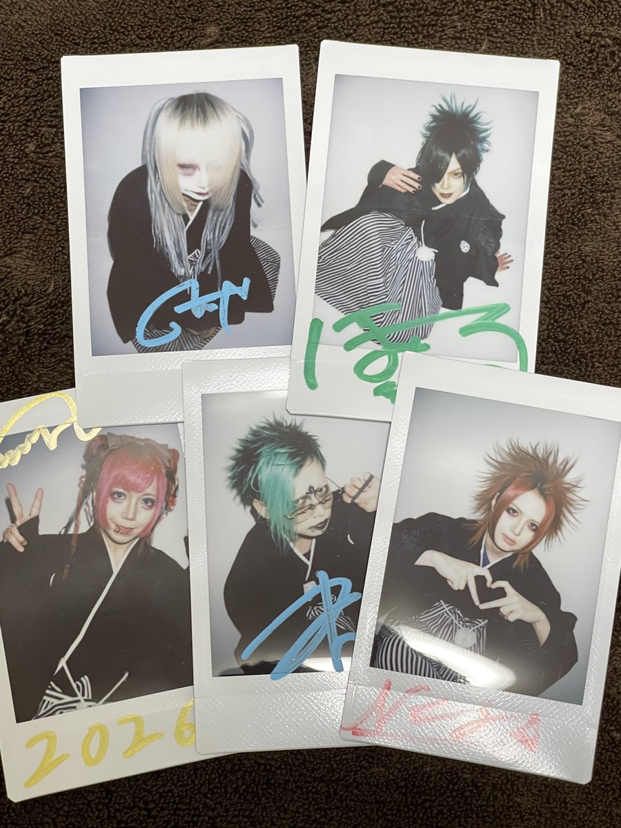 【通販情報】
商品に袴着用チェキが追加となります。
本日20時より数量限定で販売いたします。
※一部サイン入りとなります。

We will start selling a limited number of  Hakama cheki from 8:00 PM JST. Overseas shipping is also available.

blz.base.shop