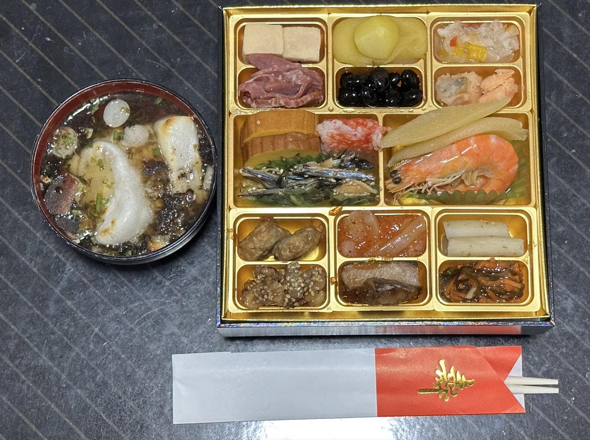 お節食べます。 1人用、6500円なり。