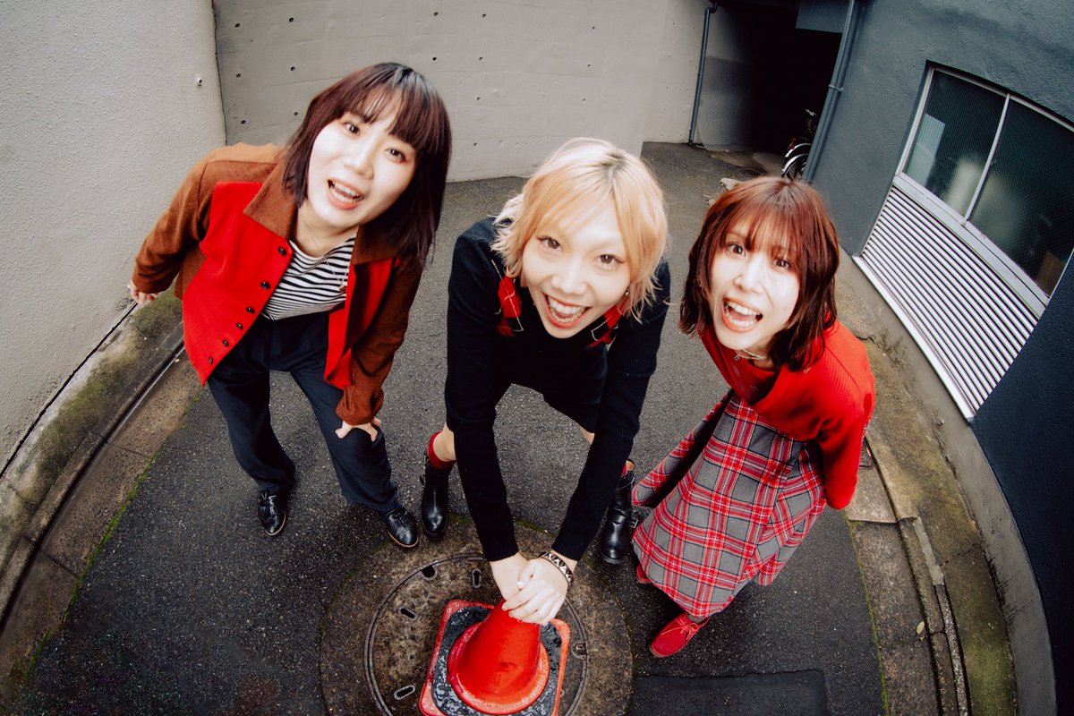 aburinatown's tweet image. 🎍謹賀新年🎍

明けましておめでとうございます！
2026年も炙りなタウンをよろしくお願いします🐴✨

／
そして...
新アーティスト写真を公開💥🚨🌹
＼

今年もいっぱいライブするぞ！
各地でみんなと会えるのを楽しみにしてます⭐️

photo by @___sunny56__