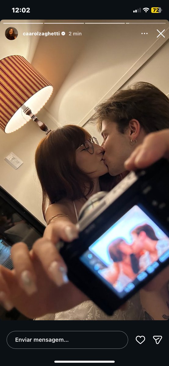 livcordepapel2's tweet image. cereaw e carol acabaram de se assumir, feliz 1 dia de janeiro
(choca um total de 0 pessoas)