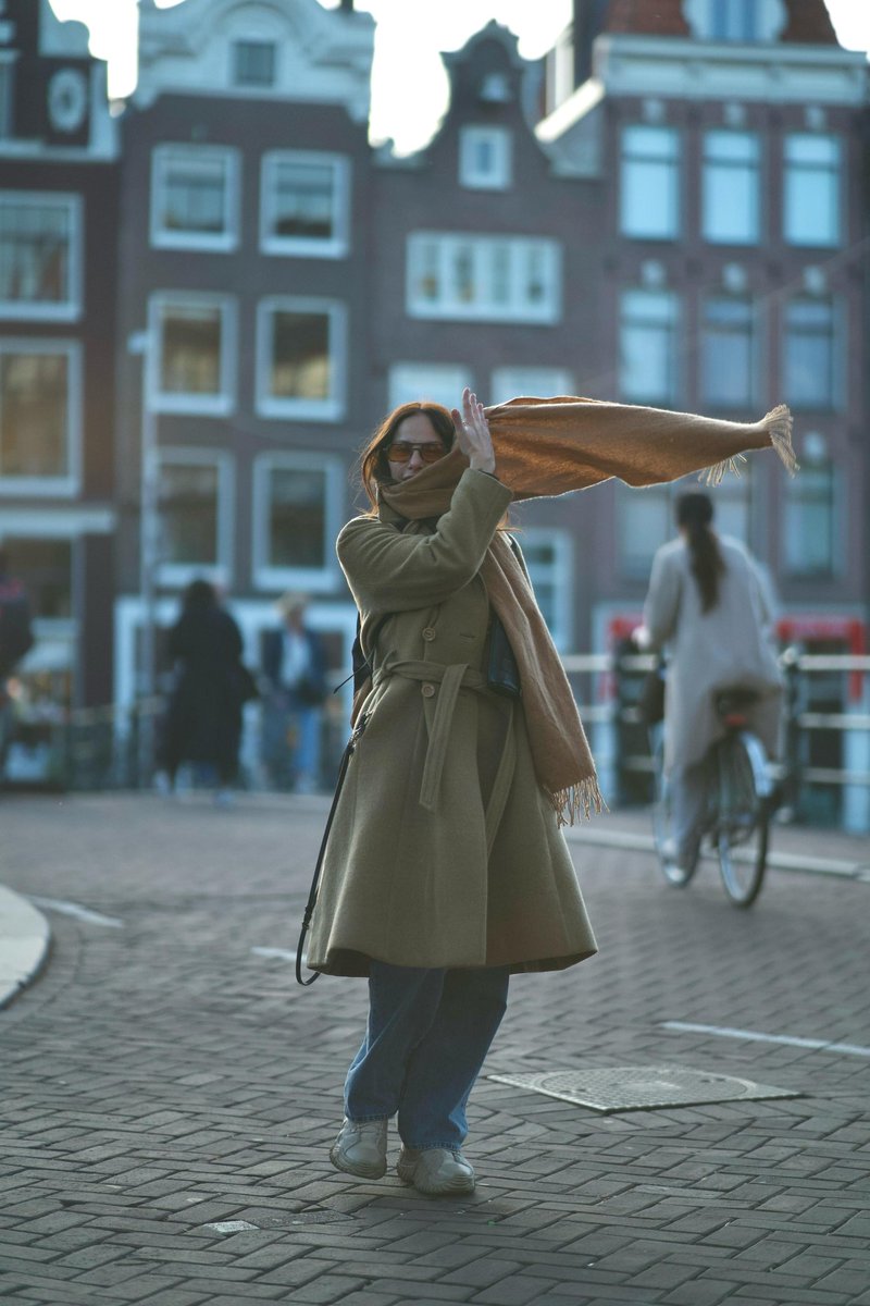 🥇 25 aprendizajes del 2025 (que quizá te sirvan).

1️⃣ La no respuesta es una respuesta. 
2️⃣ La gente no actúa como vos lo harías. Actúa como aprendió, como sabe y como puede. 
3️⃣ A mayor seniority, mayor resistencia al cambio. 
4️⃣ Las manos son igual de valiosas que las cabezas