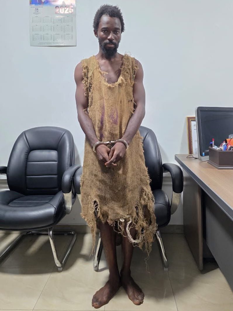 🚨Ghana 🇬🇭 : la police a arrêté mercredi Ebo Noah, qui annonçait publiquement la fin du monde par un déluge mondial le 25 décembre 2025.