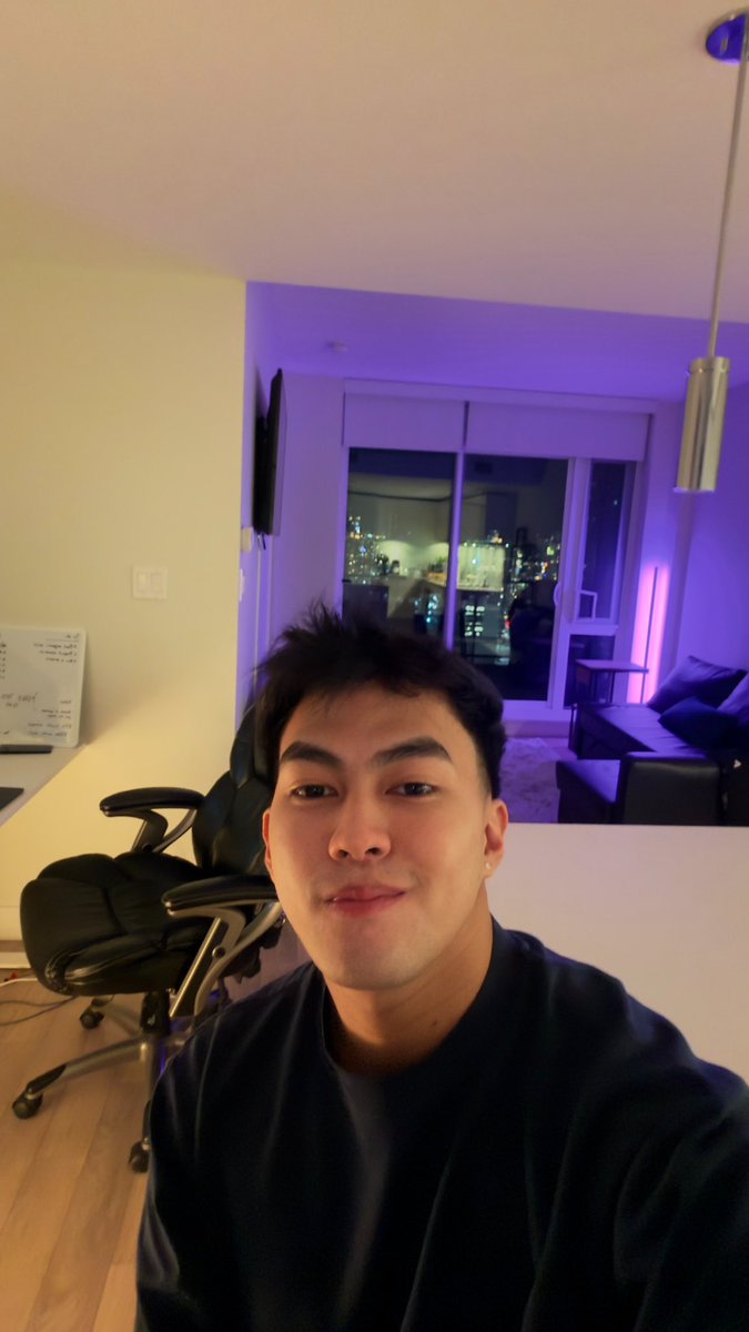 Alex tweet media