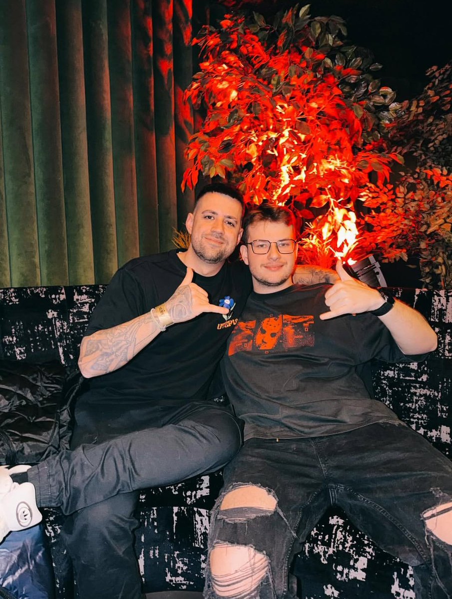 QUE FOTO MÁS LINDA, LOS TQM AURON Y AXO