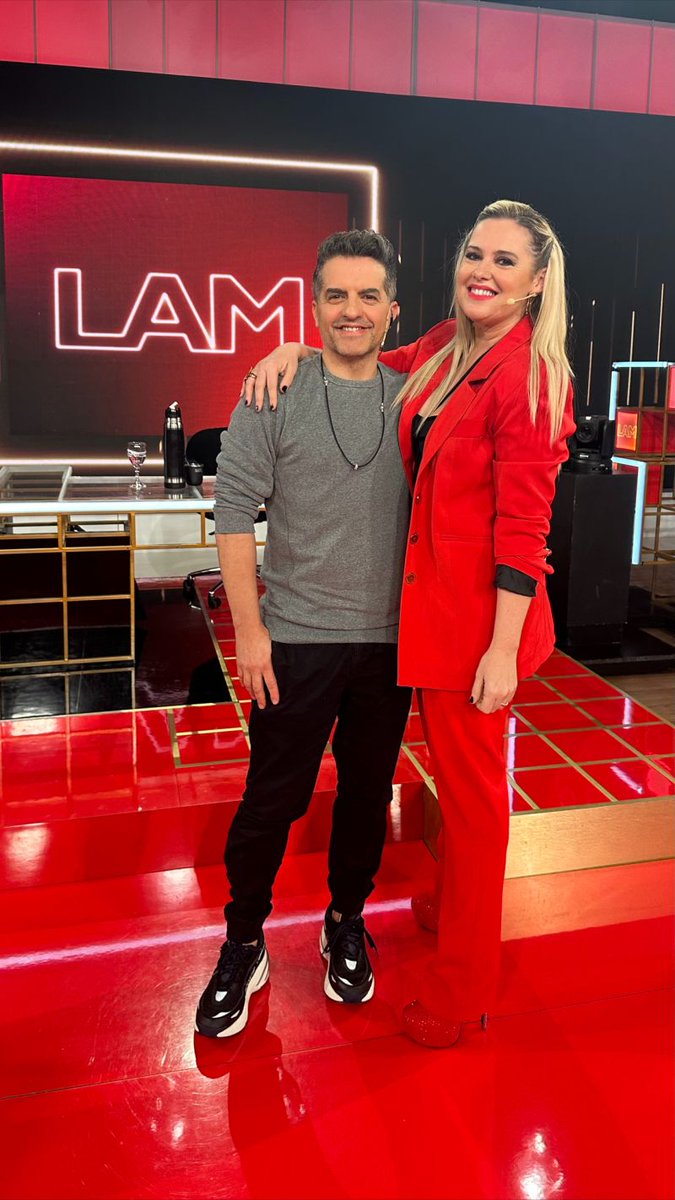 esther_teve's tweet image. 🎙️"La vida es una sola disfrutenLAM"
🍾 ¡Feliz año!
#lam #FinDeAño2025 #FinDeAño #PiliEnLam @AngeldebritoOk @Pilarsmith @elejercitodelam