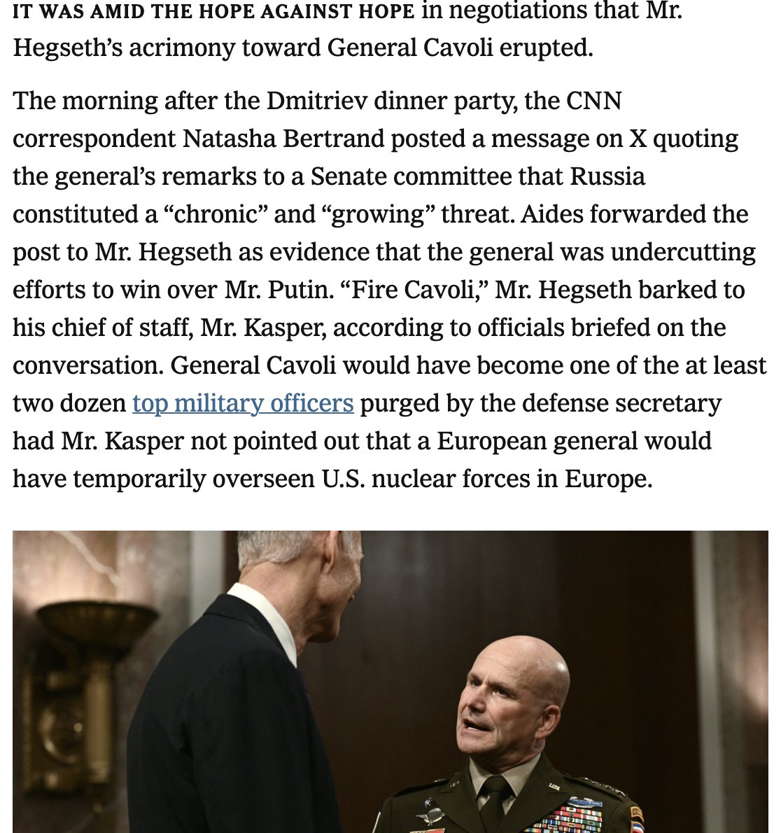 🚨NOUVEAU : Pete Hegseth a tenté de licencier le général quatre étoiles Chris Cavoli, ancien commandant suprême des forces alliées en Europe, cet été, après que celui-ci ait plaidé en faveur de la levée du blocus imposé par Hegseth sur la fourniture de munitions à l'Ukraine.