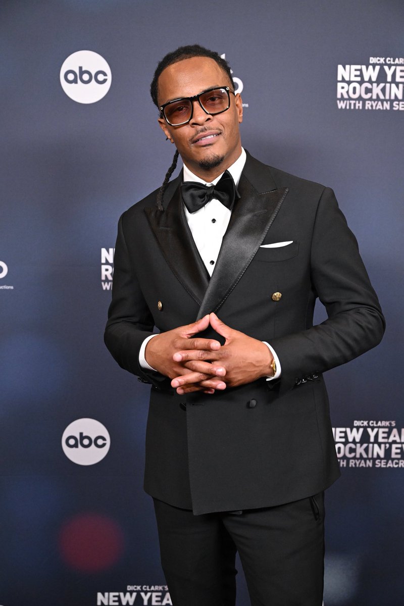 Tip's tweet image. Tune into @ABCNetwork in a couple hours… me and my patnas @DJCassidy, @BustaRhymes, and @wyclef will be ringing in 2026 on @RockinEve 🥂👑

Tune in at 8/7c on ABC 🫡