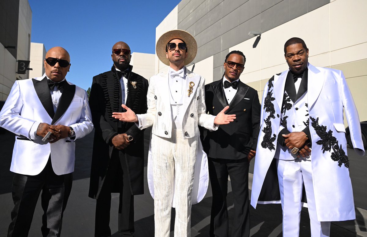 Tip's tweet image. Tune into @ABCNetwork in a couple hours… me and my patnas @DJCassidy, @BustaRhymes, and @wyclef will be ringing in 2026 on @RockinEve 🥂👑

Tune in at 8/7c on ABC 🫡