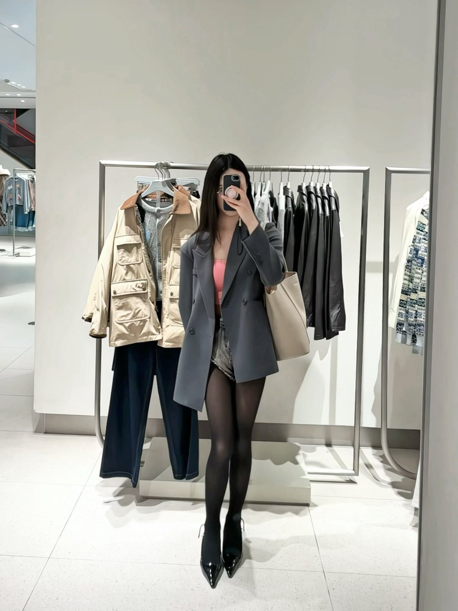 Awraf3's tweet photo. 跨年约会 ootd #ts https://t.co/bBOXwelRuS
