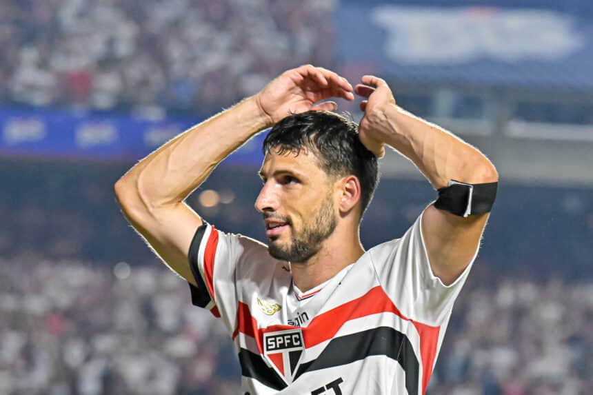 VIOLENTAMENTE PACÍFICO #ForaRuiCosta tweet media