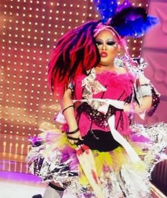 fuertecito's tweet image. La Pedroche homenajeando a Jiggly Caliente 🥹