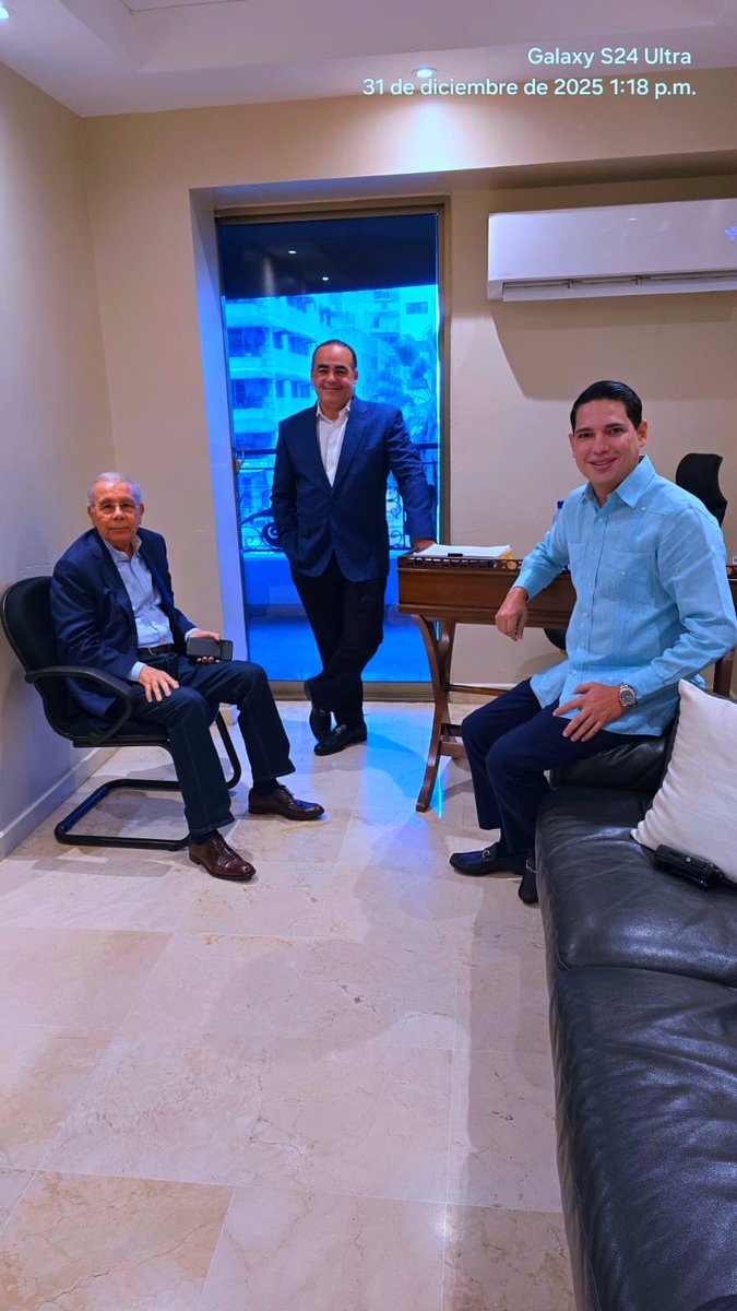 Carta al Presidente Danilo Medina: 

Compañero Medina,

Este es un año que llega a su fin, y lo hace con señales claras de avance. Un año en el que el PLD ha logrado un repunte importante, reencontrándose con el corazón del pueblo dominicano, ese mismo pueblo al que por tantos